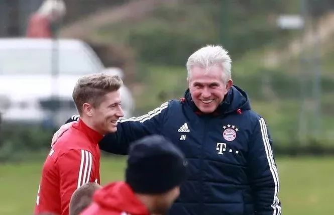 她利用主场 她利用主场