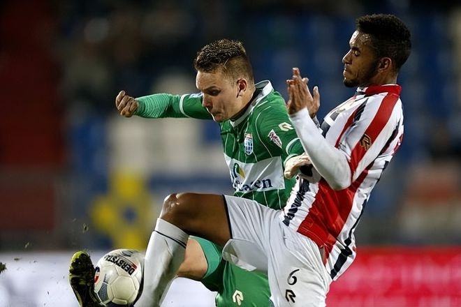 准传球中 准传球中